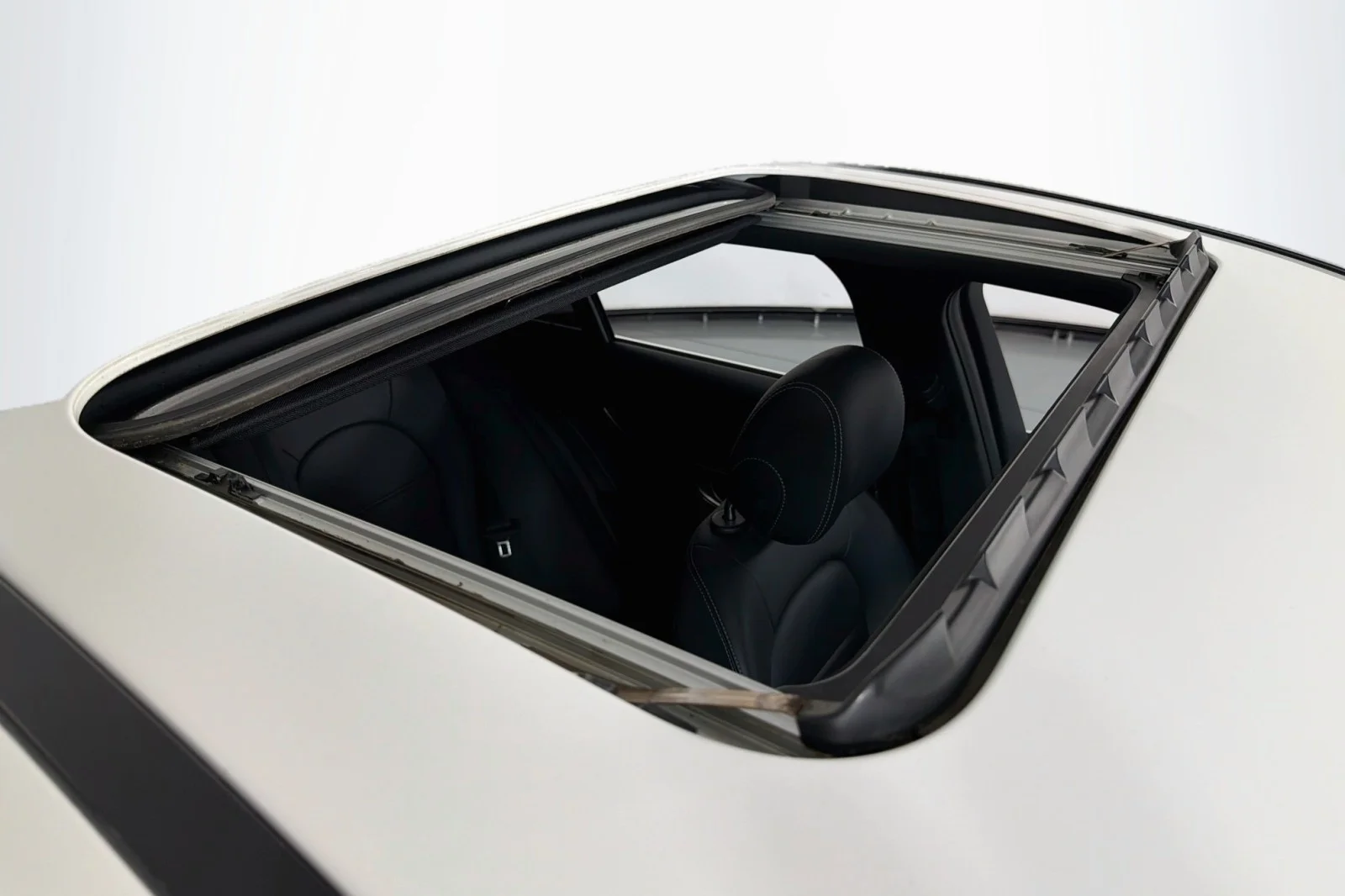 Used 2020 Polar White Mercedes-Benz C 300 image 22