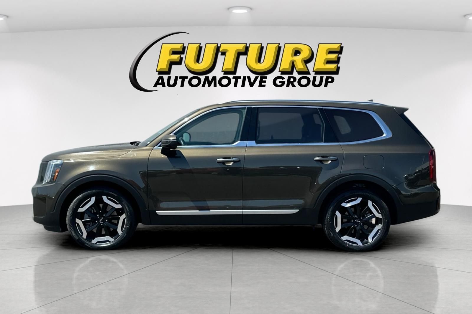 Used 2024 Green Kia S image 7