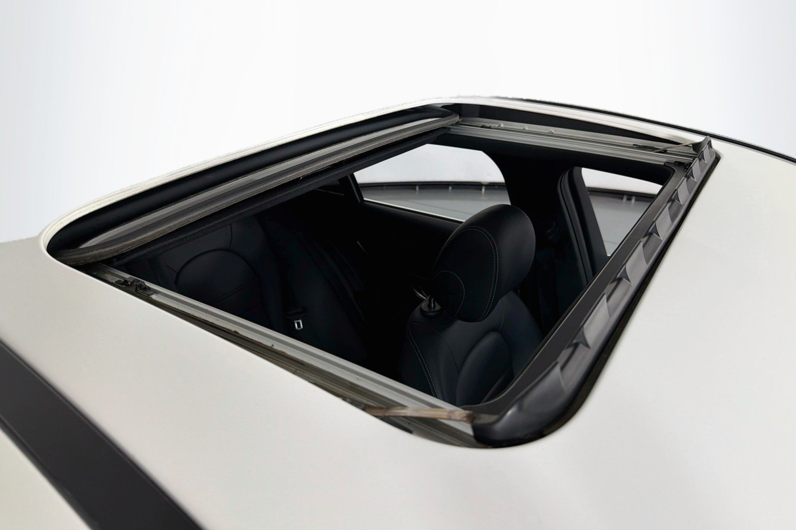 Used 2020 Polar White Mercedes-Benz C 300 image 22