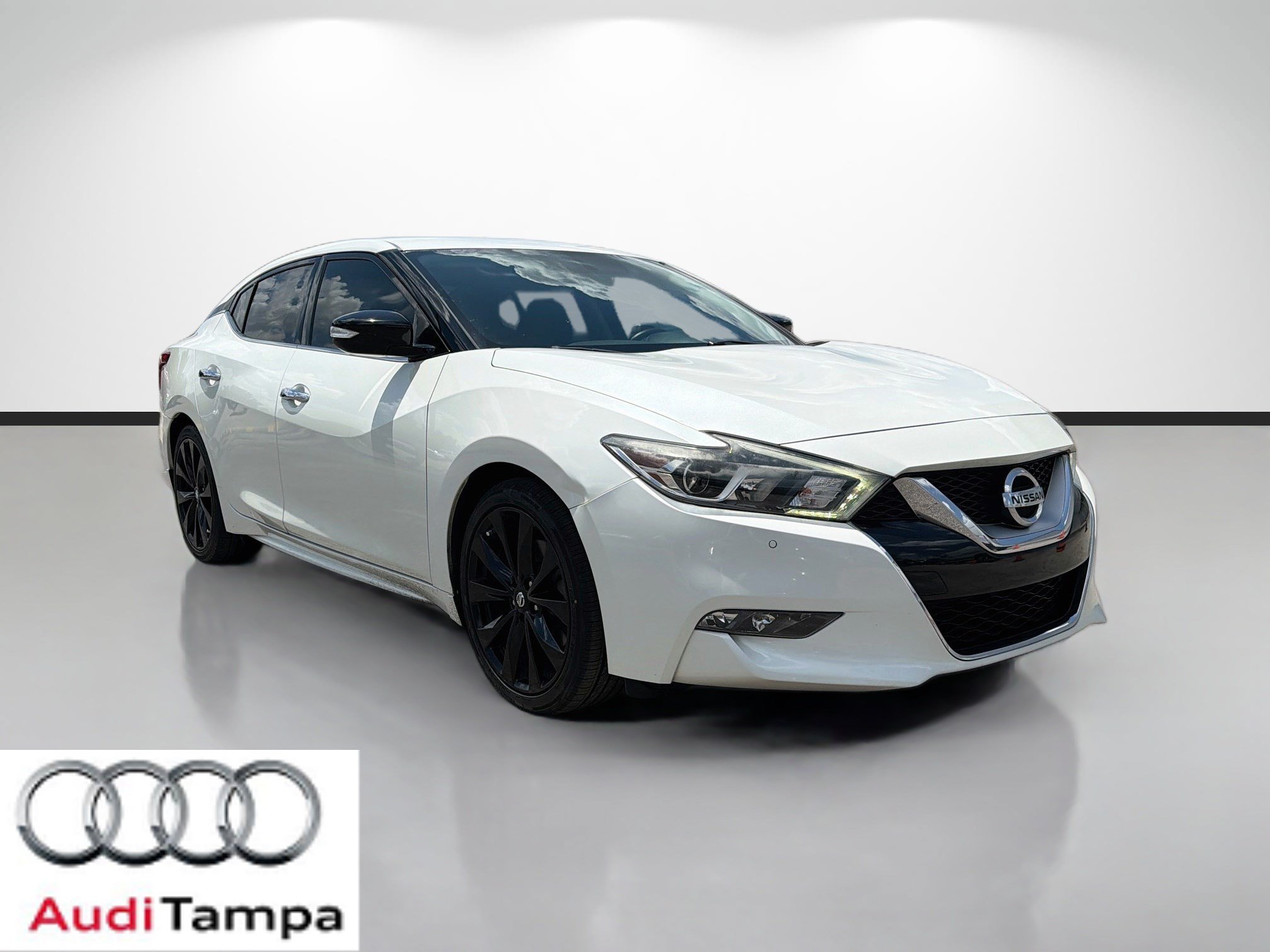 Used 2017 Pearl White Nissan SR image 1
