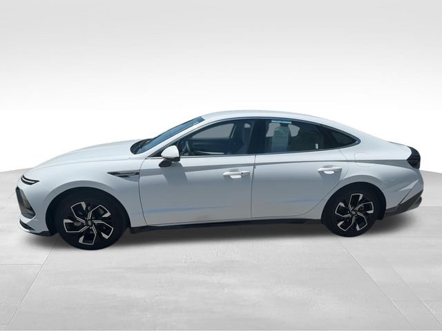 Used 2024 White Hyundai SEL image 5