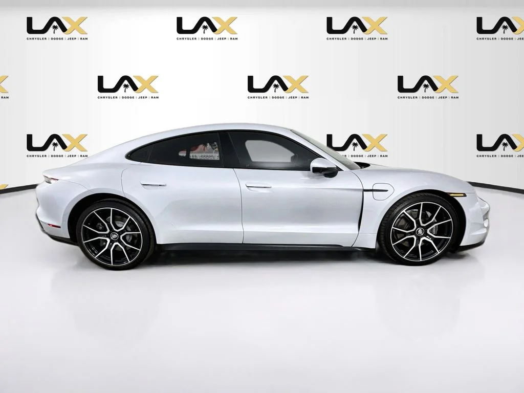 Used 2023 White Porsche Base image 8