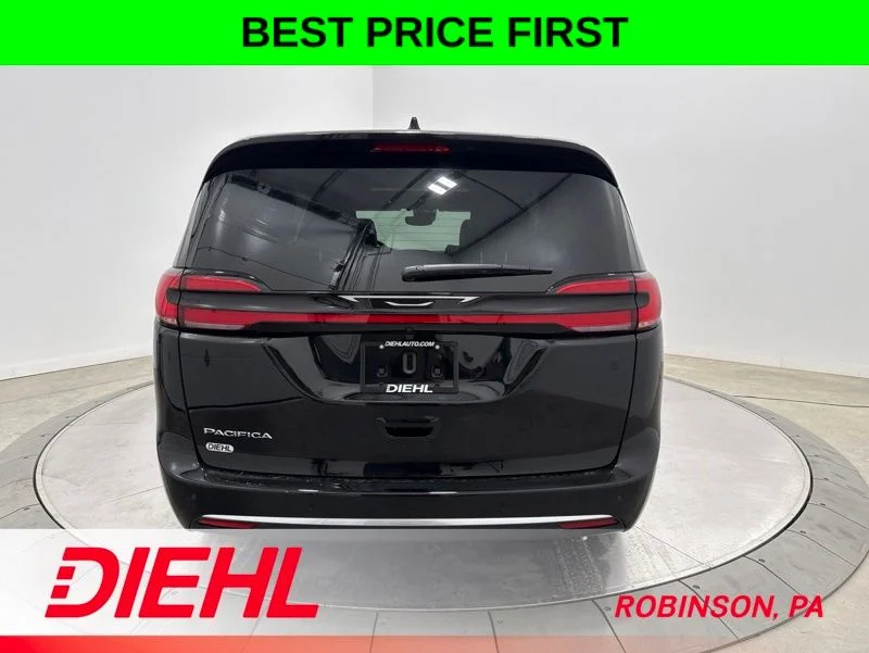New 2027 Diamond Black Crystal Pearl-Coat Exterior Paint Chrysler Select image 6
