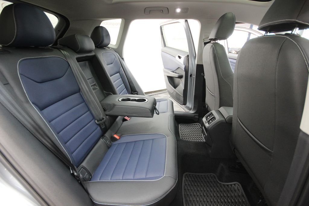 2025 Volkswagen Taos SEL - Photo 30