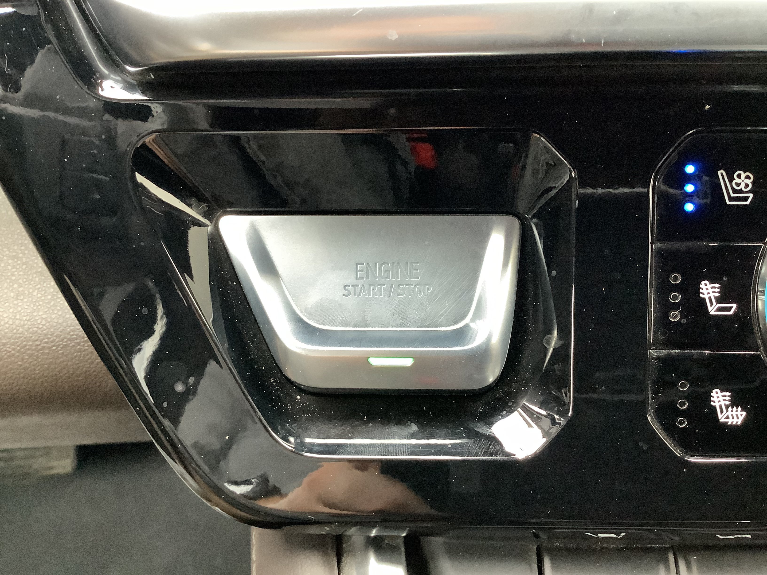 Used 2023 Silver GMC Denali image 13