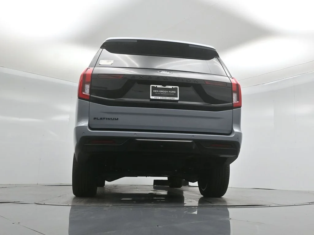 New 2026 Glacier Gray Metallic Tri-Coat Ford Platinum image 50