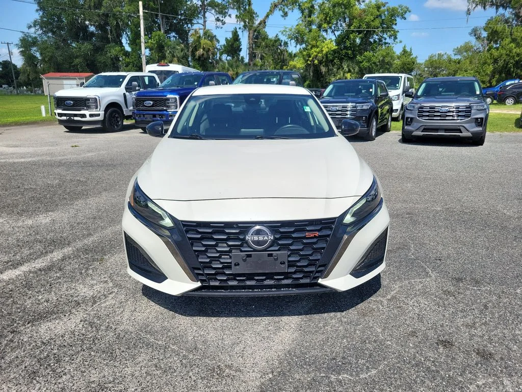 Used 2024 White Nissan 2.5 SR image 6