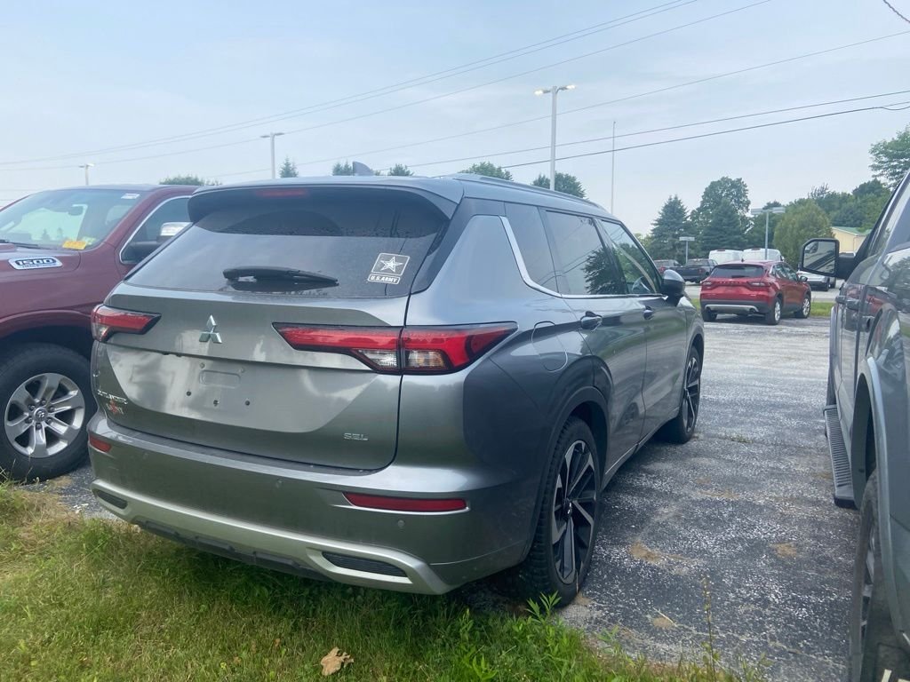 Used 2022 Gray Mitsubishi SEL image 5