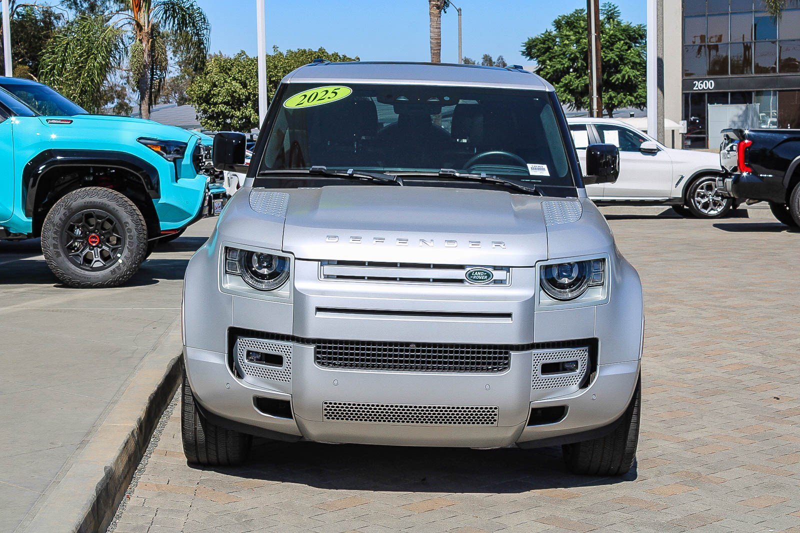 Used 2025 Silicon Silver Premium Metallic Land Rover X image 2
