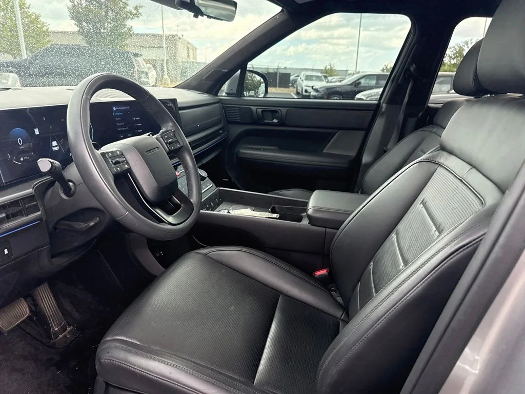 Used 2025 Silver Hyundai Calligraphy image 11
