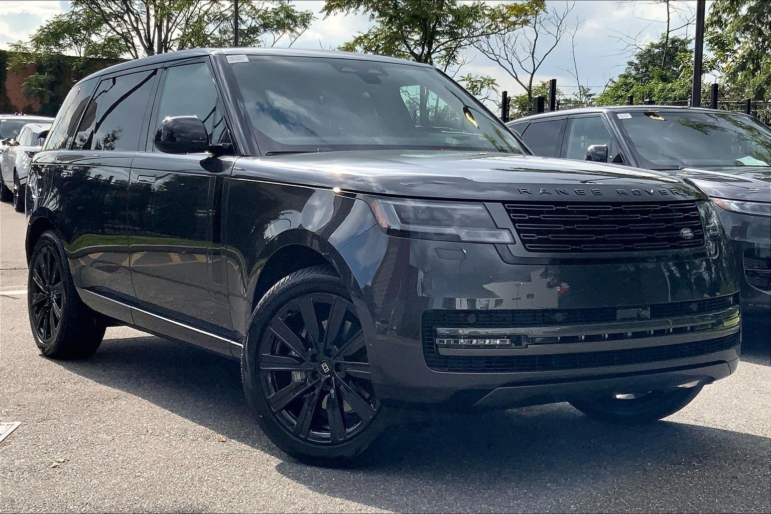 New 2027 Carpathian Grey Land Rover SE image 2