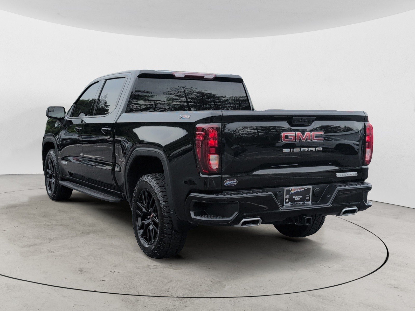 Used 2026 Onyx Black GMC Elevation image 5