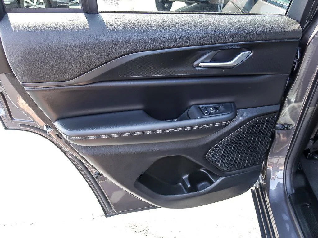 Used 2024 Baltic Gray Metallic Clearcoat Jeep Altitude X image 26