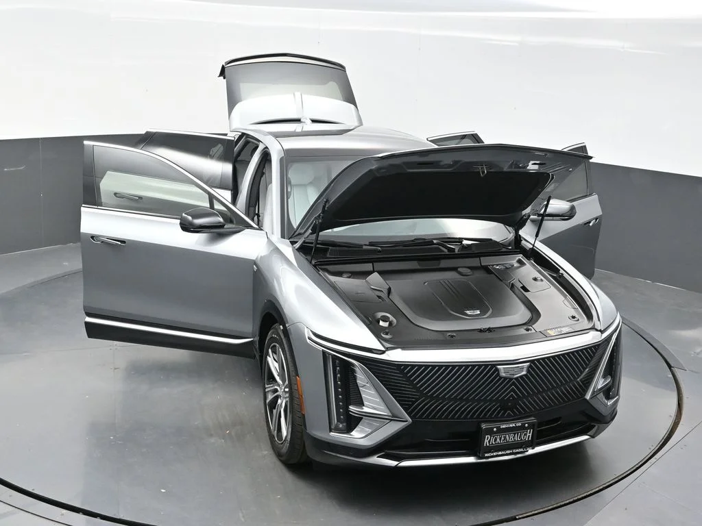 Used 2024 Silver Cadillac Luxury image 40