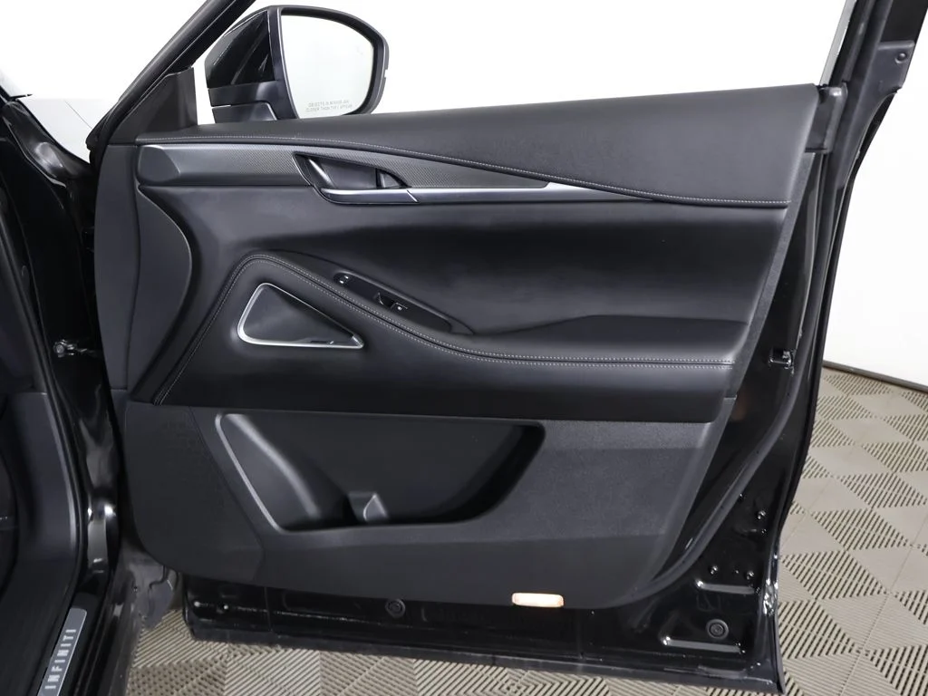 Used 2024 Mineral INFINITI LUXE image 29