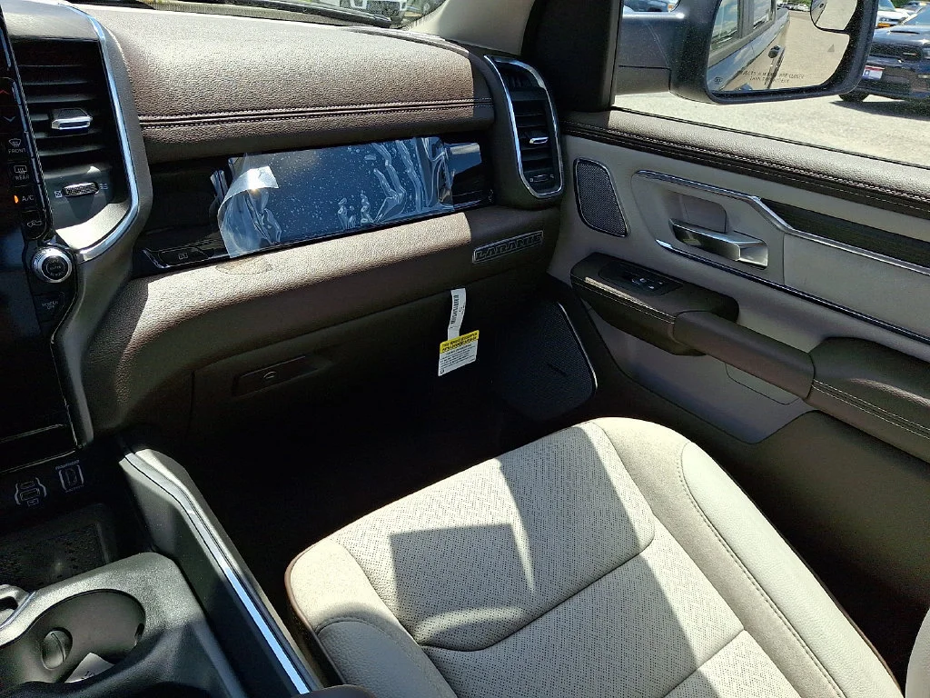 New 2026 Diamond Black Crystal Pearl-Coat Exterior Paint RAM Laramie image 12