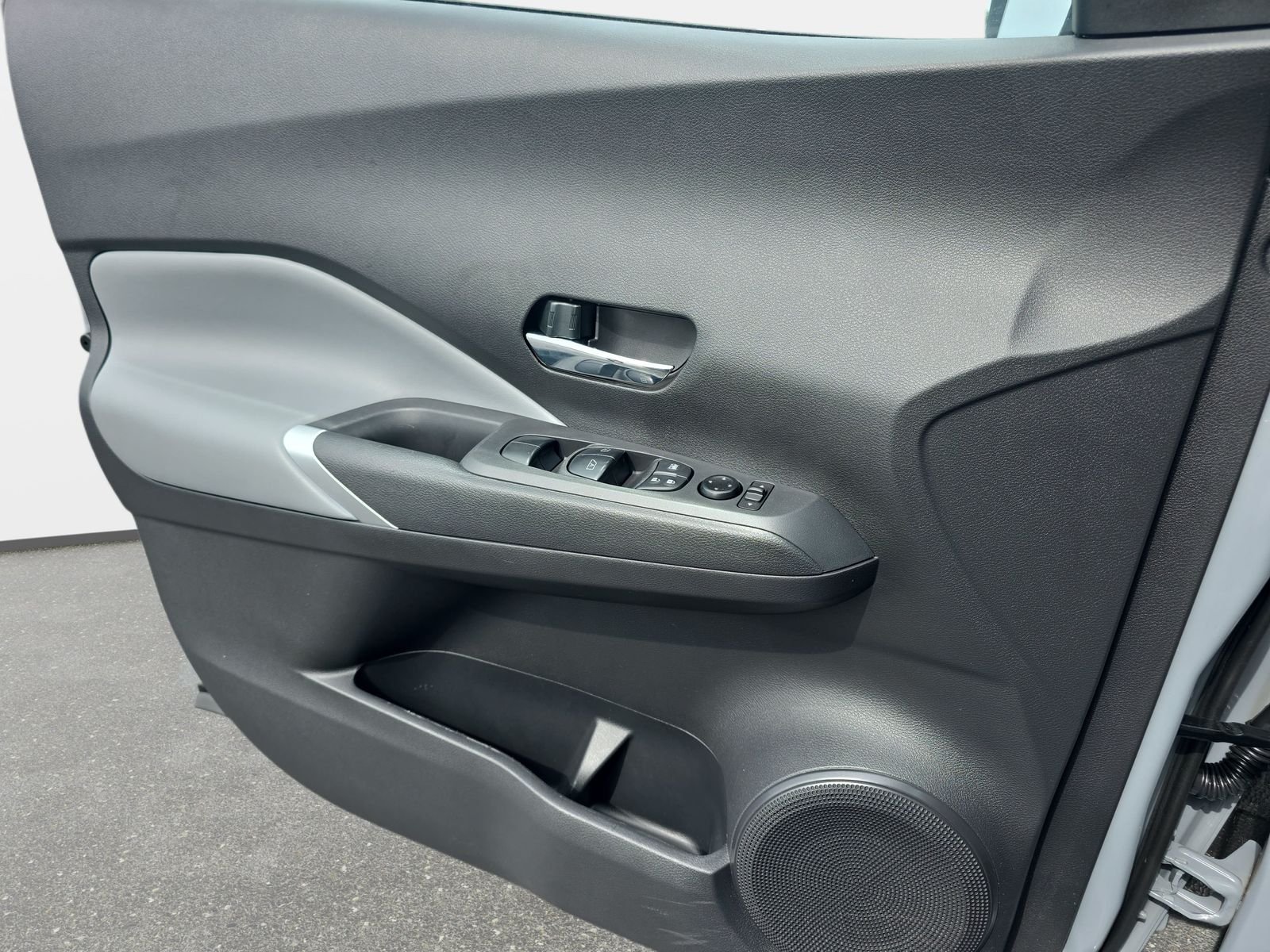 Used 2024 Gray Nissan SR image 26