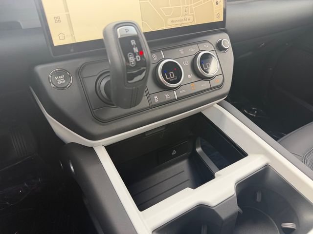 New 2026 Santorini Black Land Rover X-Dynamic SE image 24