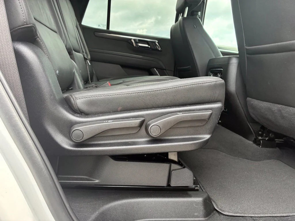 Used 2025 Summit White Chevrolet LT image 121
