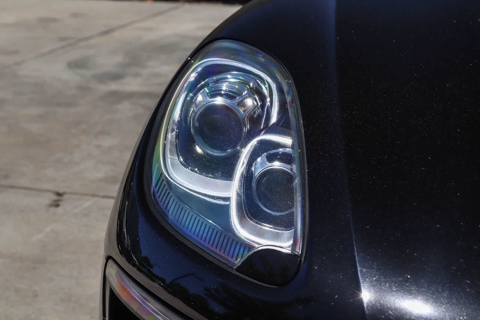 Used 2018 Black Porsche  image 9