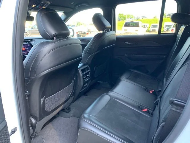 Used 2025 White Jeep Altitude image 18
