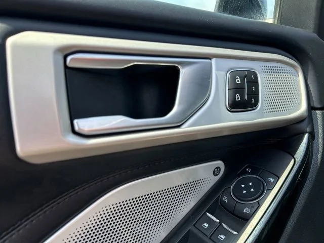 Used 2023 White Ford Platinum image 33