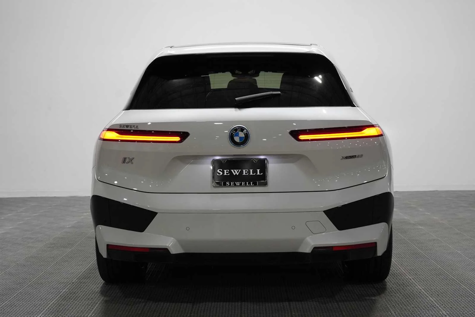 Certified Used 2024 Mineral White Metallic BMW xDrive50 image 13