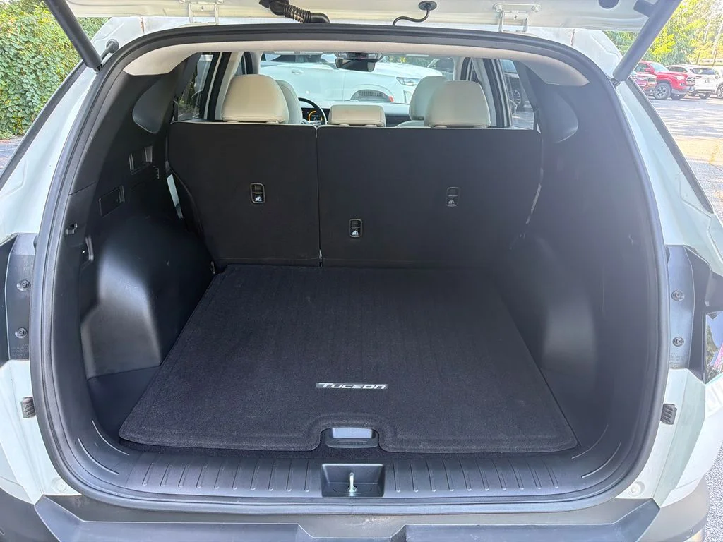 Used 2025 White Hyundai Limited image 18