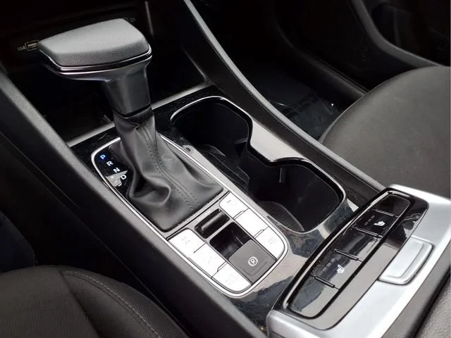 Used 2024  Hyundai SEL image 6
