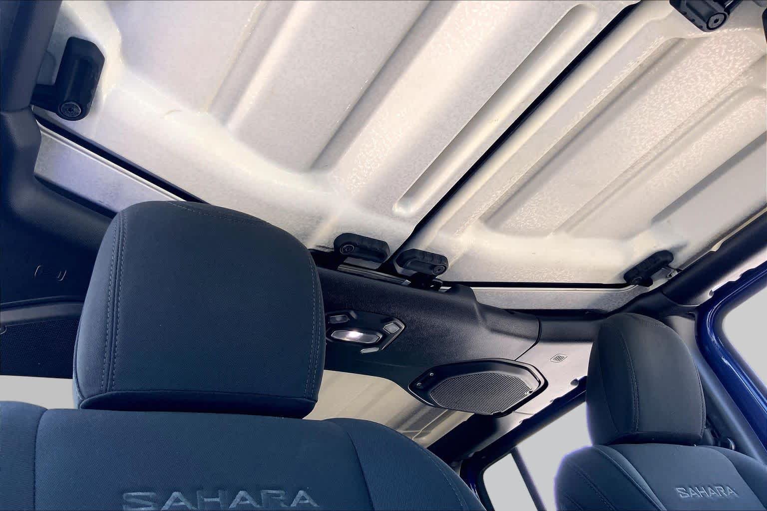 Used 2018 Ocean Blue Metallic Clearcoat Jeep Sahara image 14