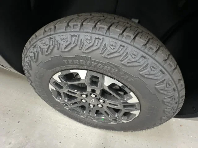 New 2027 Sterling Gray Metallic Chevrolet Z71 image 33