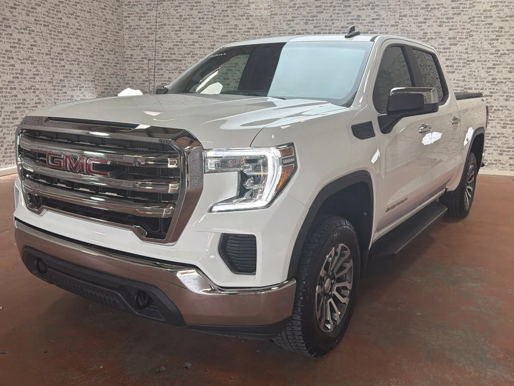 Used 2021 Summit White GMC Base image 3