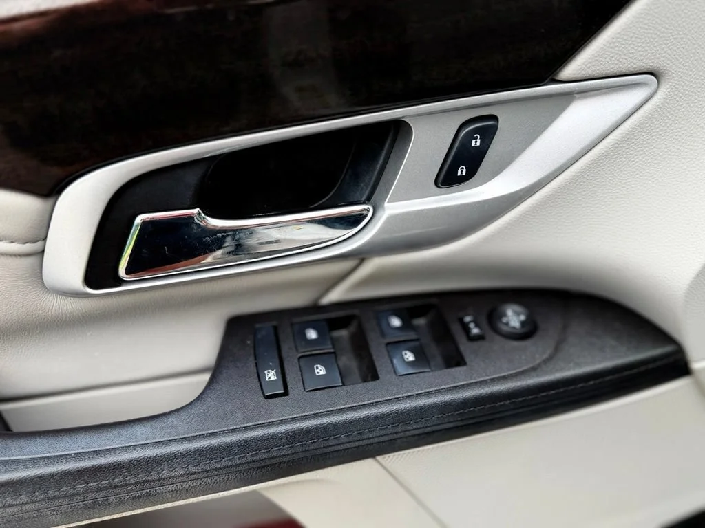 Used 2017 WHITE FROST TRICOAT GMC Denali image 36