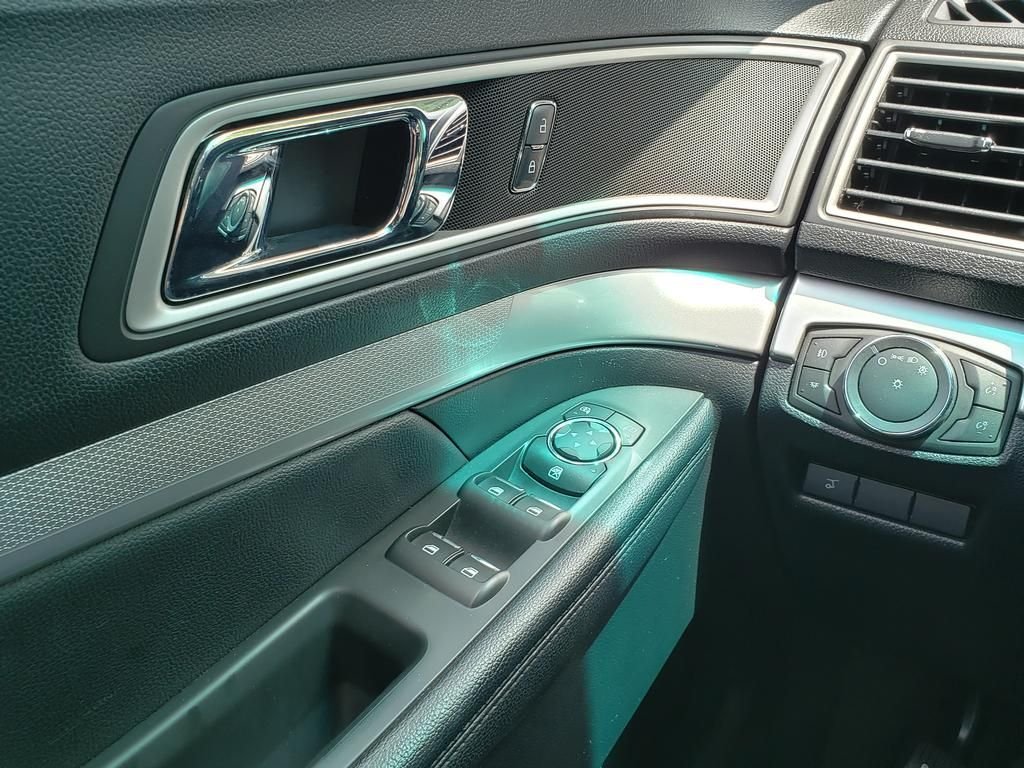 Used 2016 Magnetic Metallic Ford XLT image 19