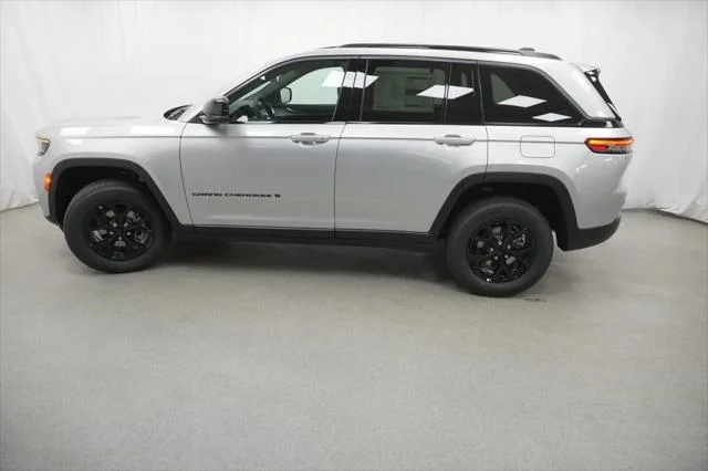 New 2026 Silver Zynith Exterior Paint Jeep Laredo image 14