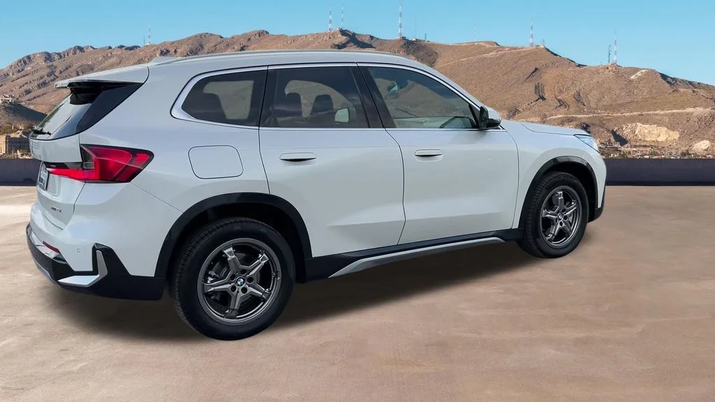 Used 2026 White BMW xDrive28i image 12