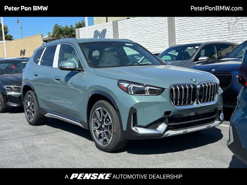 New 2026 Green Metallic BMW xDrive28i image 1