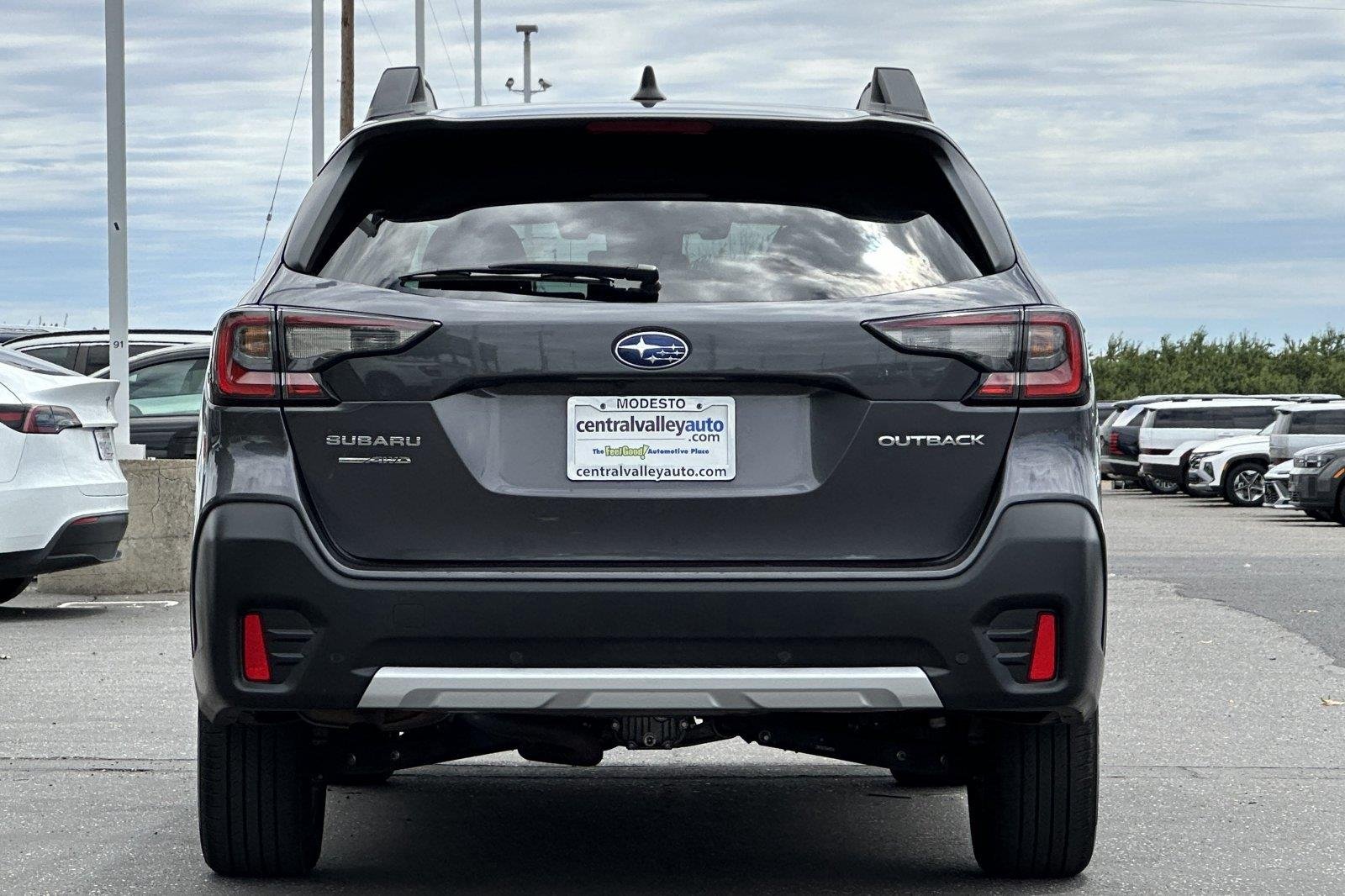 Used 2022 Magnetite Gray Metallic Subaru Limited image 5