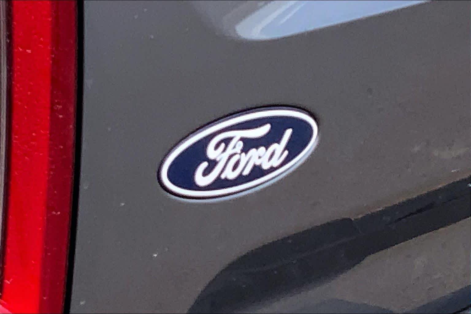 New 2026 Carbonized Gray Metallic Ford Badlands® image 15