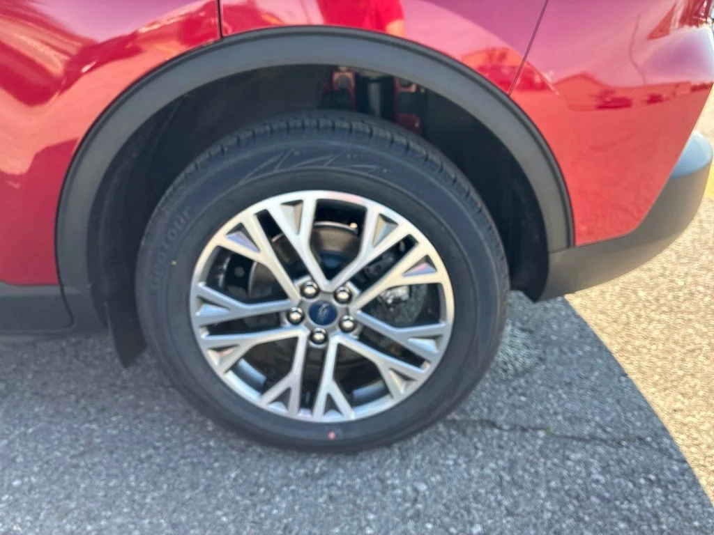 Used 2022 Red Ford SEL image 66