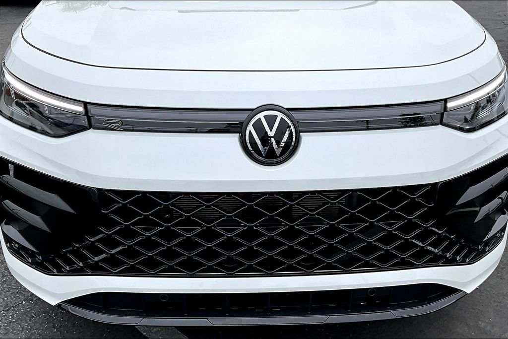 New 2026 White Volkswagen 2.0T SE R-Line Black image 32