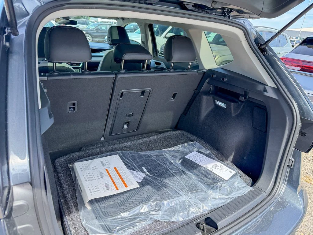 New 2026 Platinum Gray Metallic Volkswagen 1.5T SE image 25