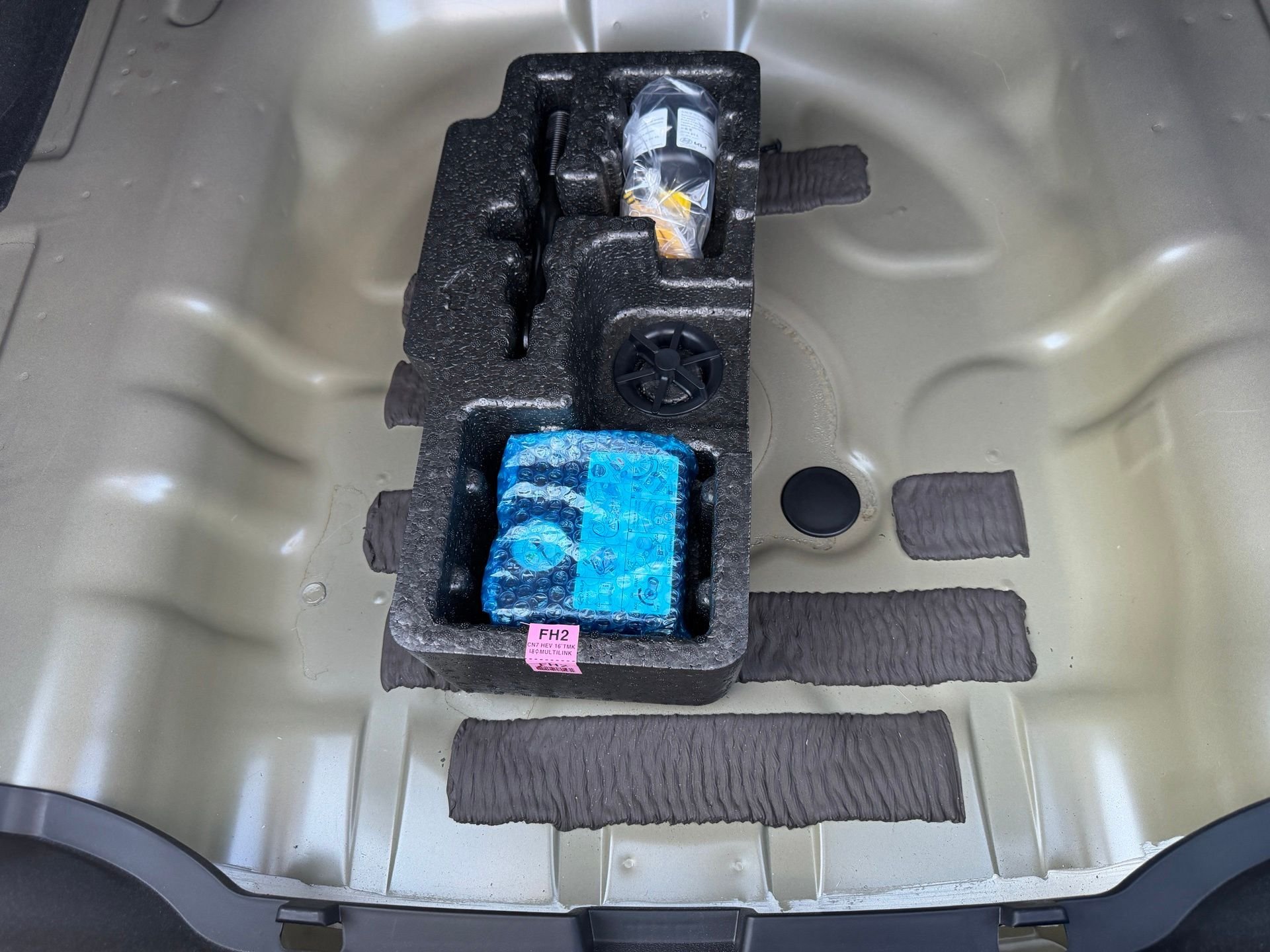 Certified Used 2025 Gray Hyundai Blue image 40