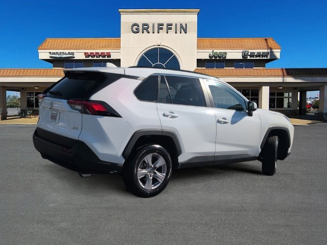 Used 2025 White Toyota XLE image 4