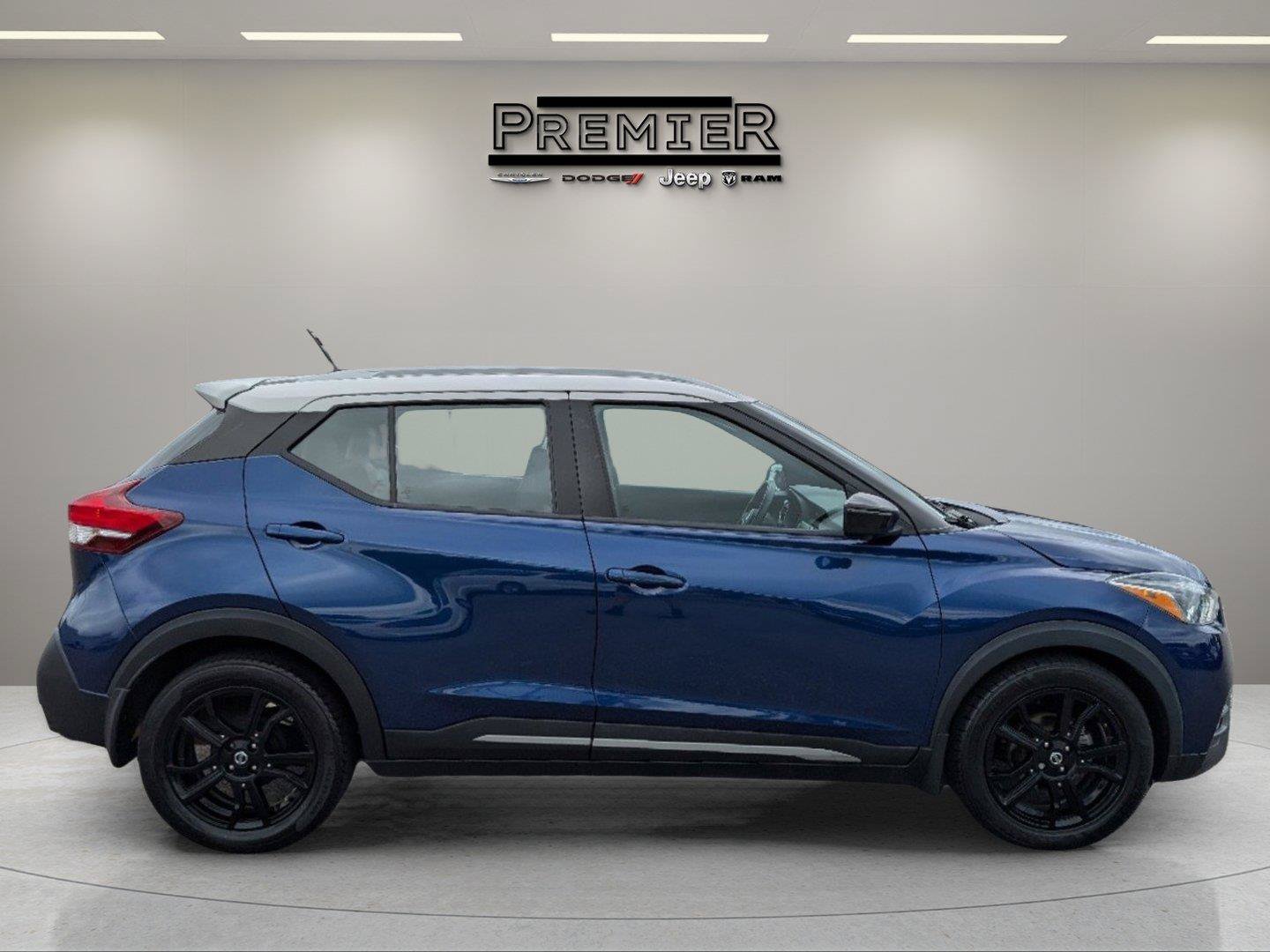 Used 2020 Deep Blue Pearl/Fresh Powder Nissan SR image 4