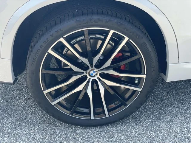 Used 2022 White BMW sDrive40i image 7