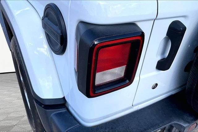 Used 2020 White Jeep Unlimited Sahara image 32