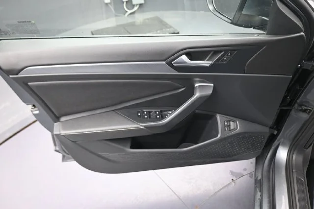 Used 2024  Volkswagen 1.5T SE image 26