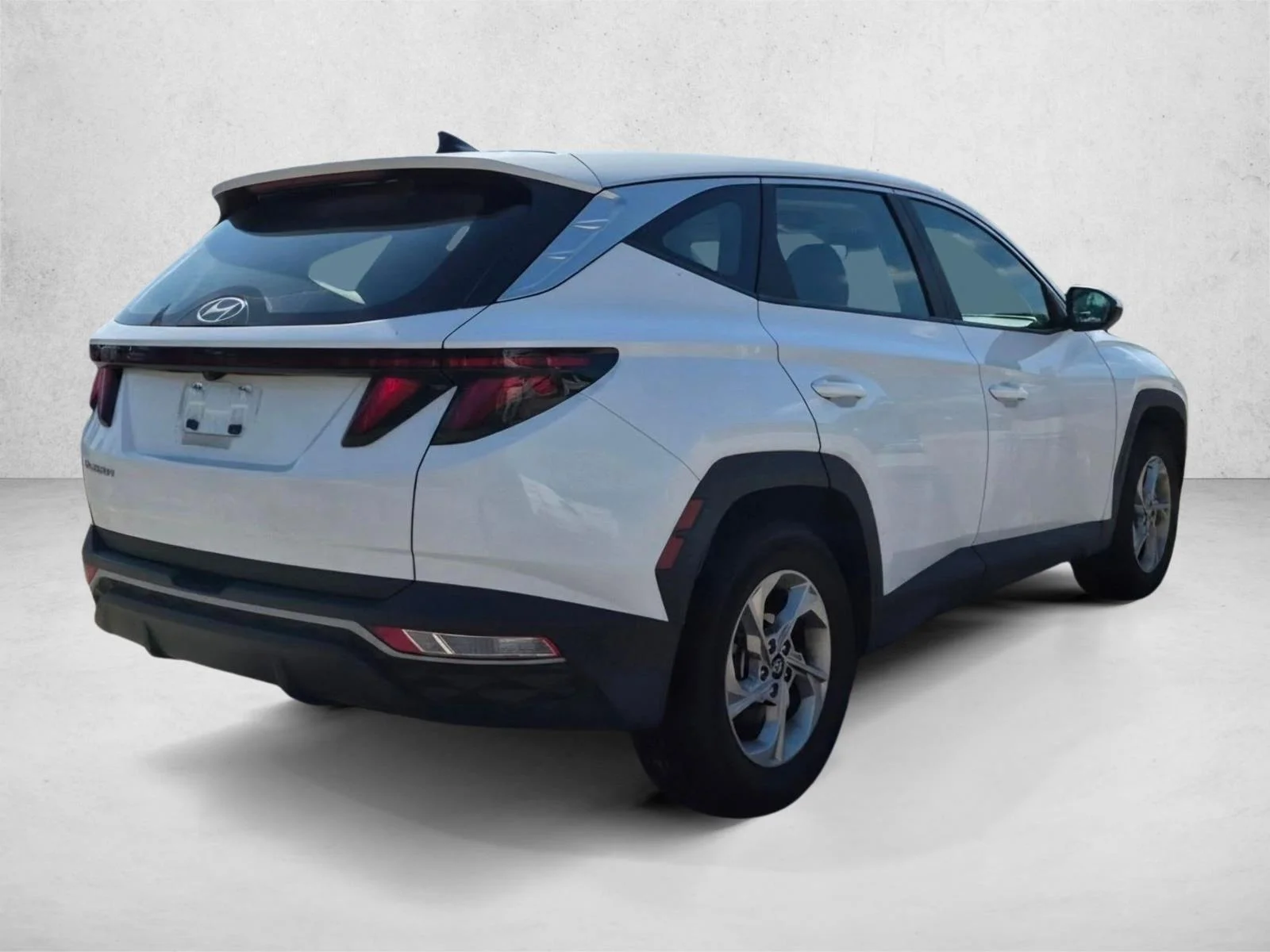 Used 2022 Quartz White Hyundai SE image 6