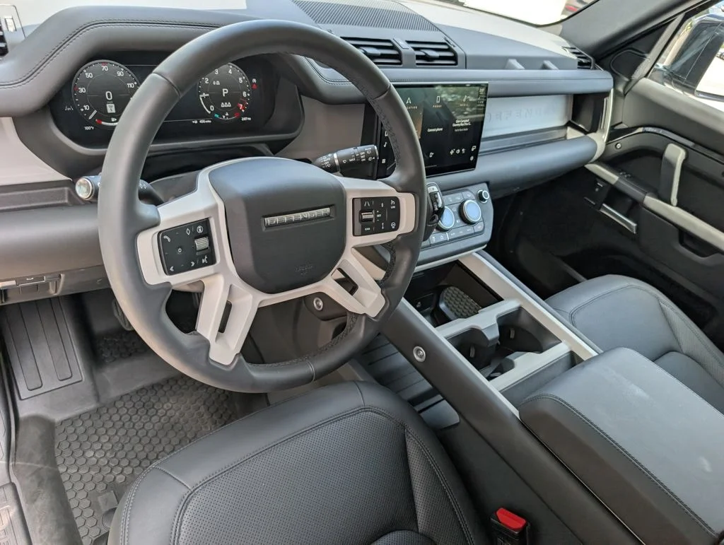 Used 2025 Black Land Rover S image 4